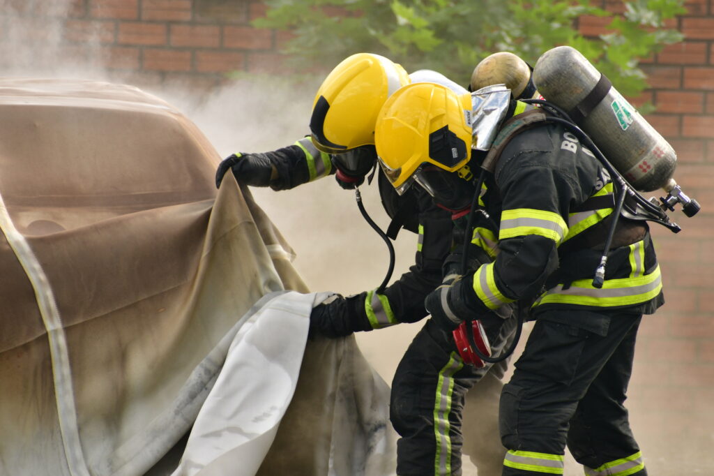 La extinción de incendios en vehículos eléctricos requiere más que una manta ignífuga para automóviles