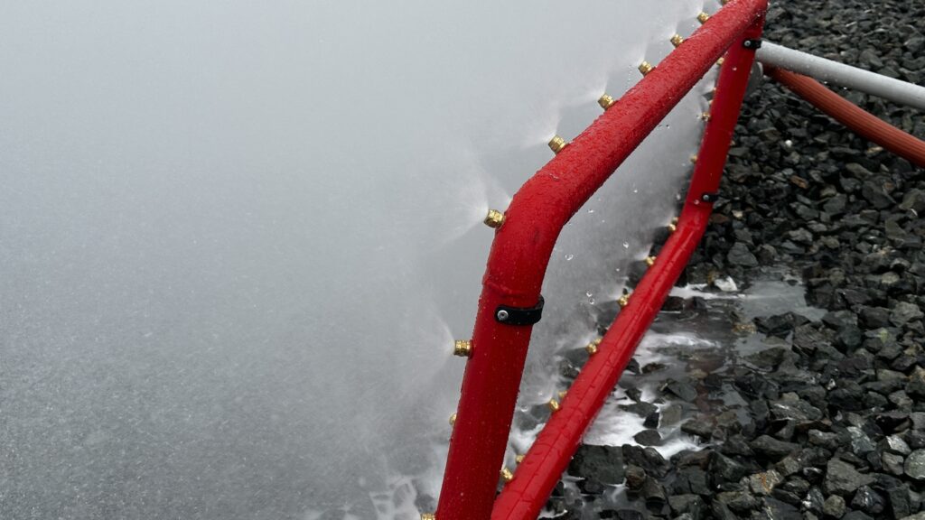 Het blussen van branden in elektrische voertuigen vereist meer dan alleen een autobranddeken