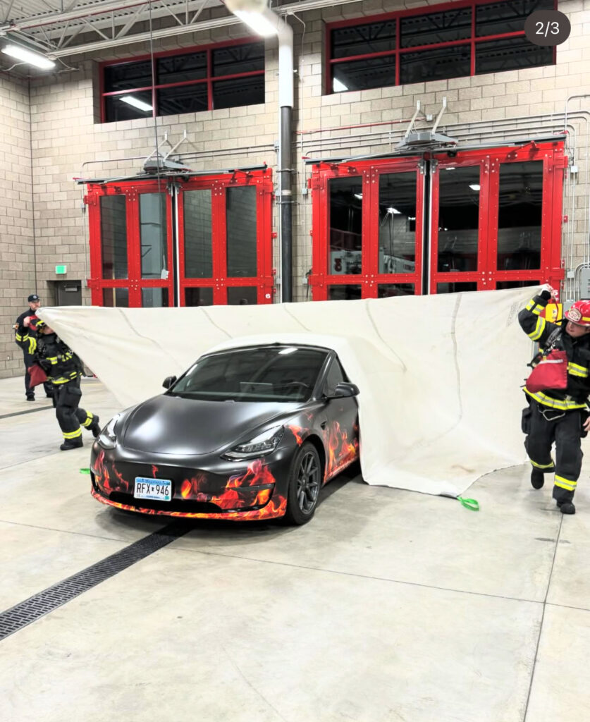 Het blussen van branden in elektrische voertuigen vereist meer dan alleen een autobranddeken